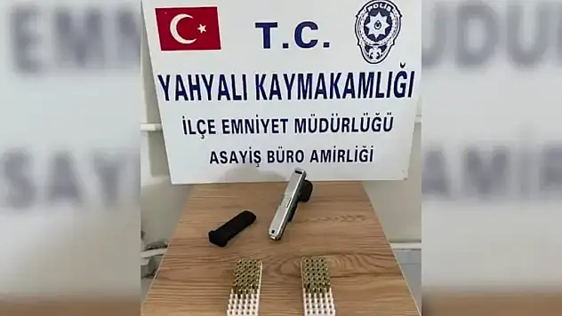 Durumundan şüphelenilerek durdurulan sürücüden ruhsatsız tabanca çıktı