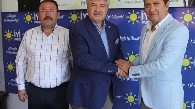 Ekinci, siyasete girdi