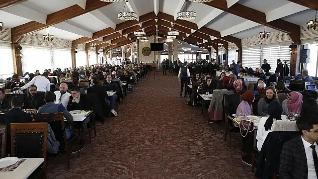 'Eli Öpülesi Öğretmenleri Baş Tacı Ediyoruz'