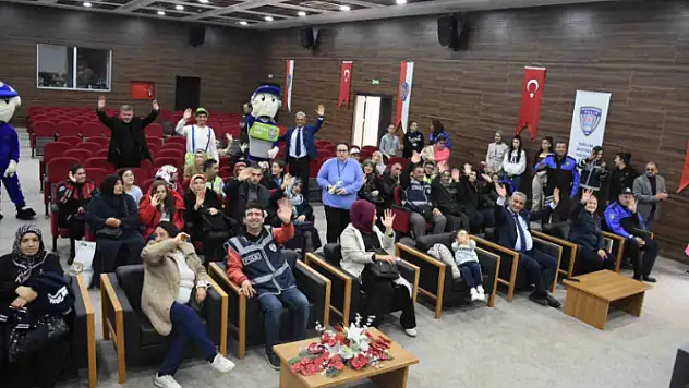Emniyet Birimlerini Gezip Kısa Süreli Polis Oldular