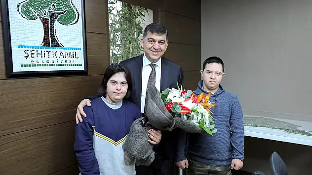 ENGELLİ SPORCULARDAN BAŞKAN FADILOĞLU'NA ZİYARET