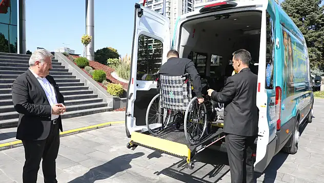 Engelsiz Melikgazi minibüsü hizmete girdi