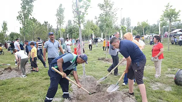 ENGELSİZ YAŞAM MERKEZİNE 200 ADET AĞAÇ DİKİLDİ