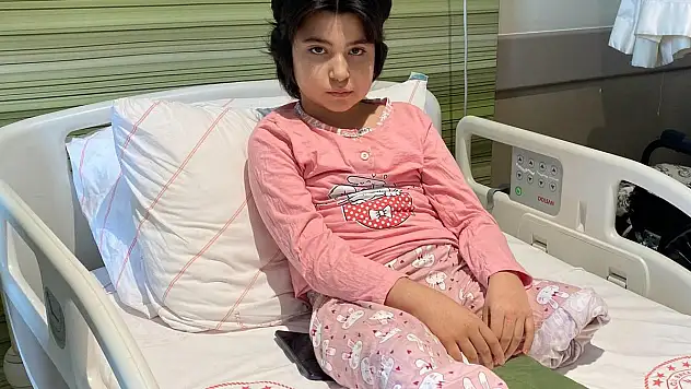 Enkazda kalan 13 yaşındaki Aysima Deveci'nin tedavisi Kayseri'de devam ediyor.