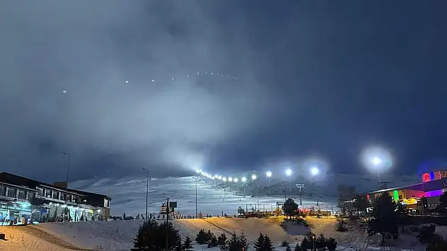 Erciyes Kayak Merkezi'nde tatil yoğunluğu