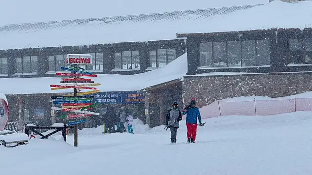 Erciyes'te kar kalınlığı 180 santimetre oldu