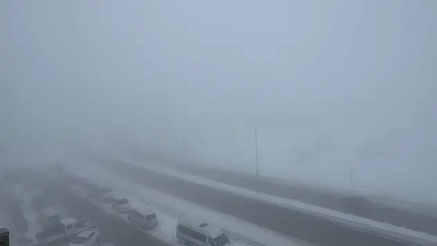 Erciyes'te rüzgar ve sis etkili oldu