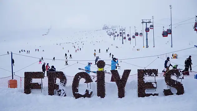 Erciyes'te yerli ve yabancı turist yoğunluğu