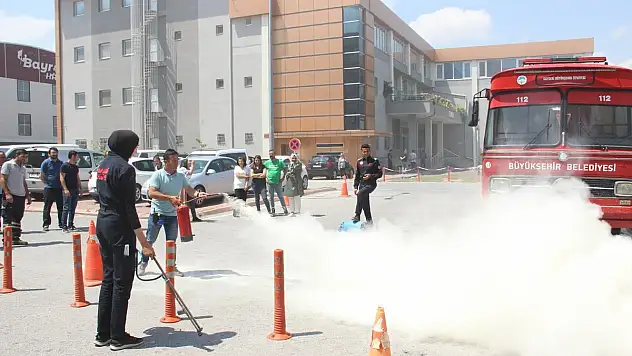 ERCİYES TEKNOPARK'TA YANGIN SÖNDÜRME EĞİTİMİ VERİLDİ