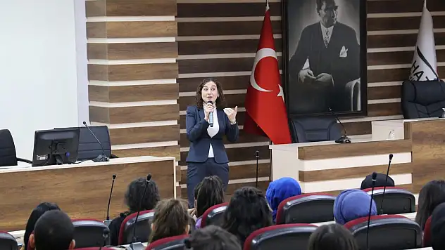 ERGENLİK DÖNEMİ İLE İLGİLİ EĞİTİM VERİLDİ