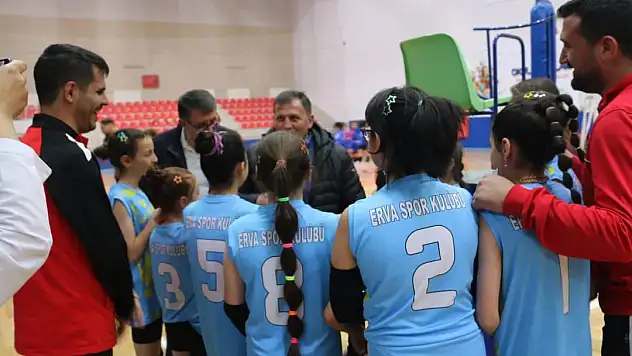 ERVA Spor Kulübü Voleybol takımı Yarıfinale yükseldi