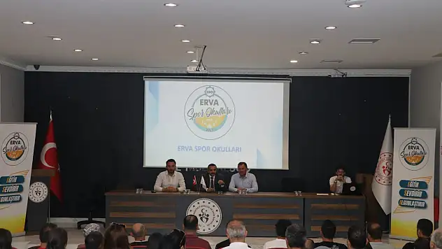 ERVA Spor Okulları Antrenörleriyle Yeni Dönem Toplantısı