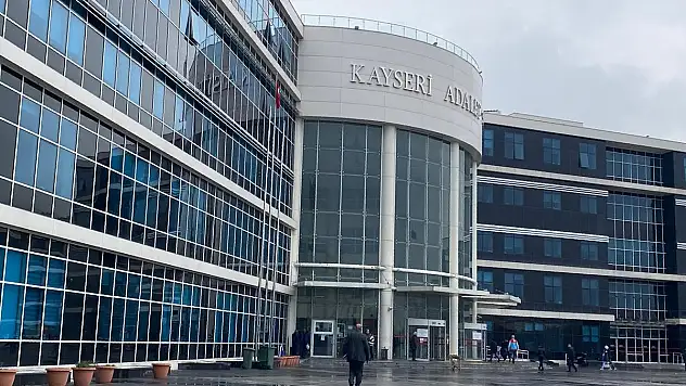 Eşiyle baldızına bıçak çeken şahıs bacanağından şikayetçi oldu