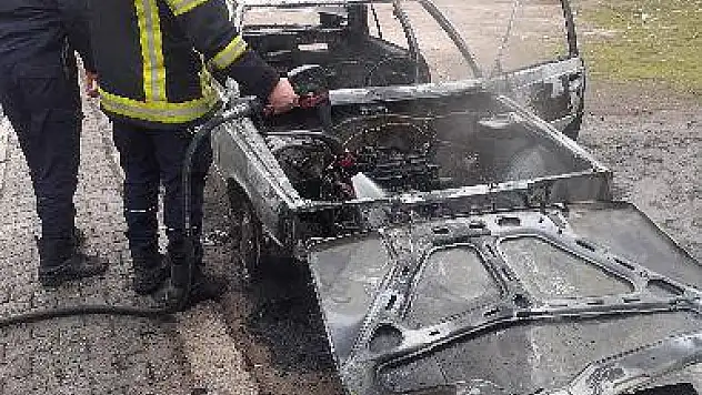 Eskişehir Bağları'nda otomobil yandı