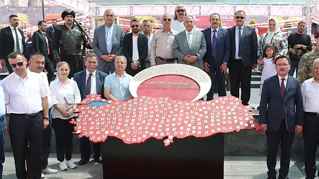 EŞSİZ BİR SERGİYLE SANATA YANSITILDI