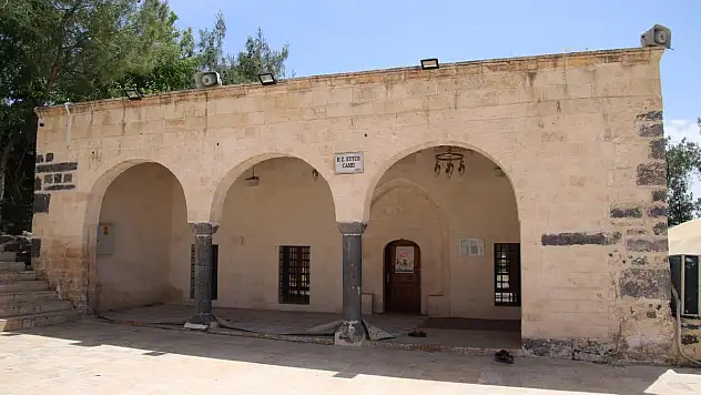 EYÜPNEBİ'DE SABIR MAKAMINA YAKIŞIR CAMİİ ve KÜLLİYESİ