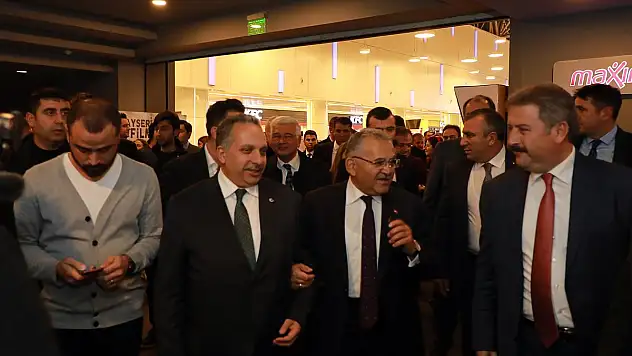 FESTİVALE GÖRKEMLİ AÇILIŞ