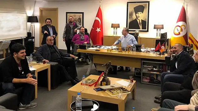 Galatasaray Yönetiminden Gece Yarısı Sürpriz Transfer Paylaşımı