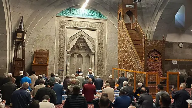 Karabağ Şehitleri ve Ganire Paşeyeva İçin Kur'an Tilaveti