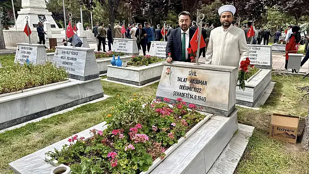 Gaziler Günü'nde Şehitliklerde Dua ve anma