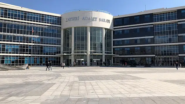 Genç kadını alıkoymaktan yargılanan şahıs hakim karşısına çıktı