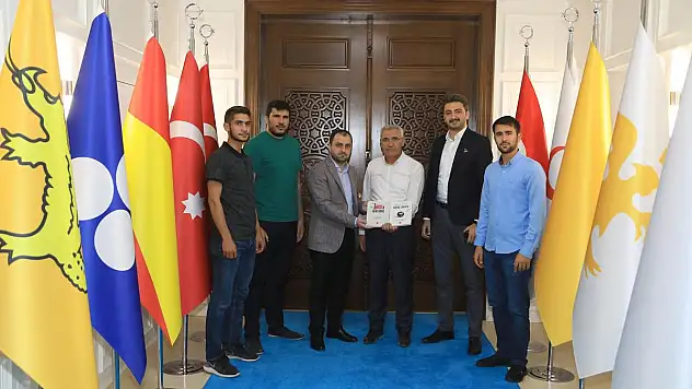 GENÇLERDEN BAŞKAN GÜDER'E TEŞEKKÜR ZİYARETİ