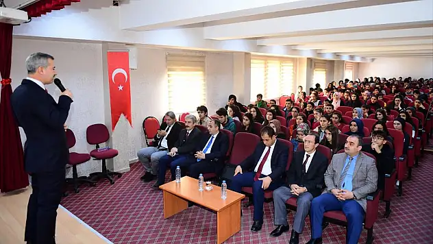 'Gençlerimiz Kendini Her Alanda Geliştirmeli'