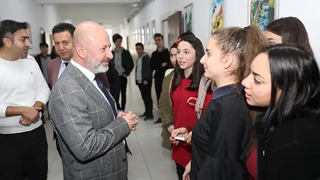 'Gençlerin, Geleceğine Işık Tutuyoruz'
