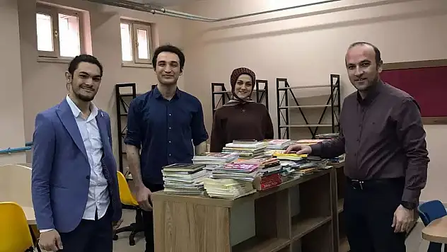 GENÇLİK MECLİSİNDEN KİTAP YARDIMI