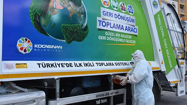 GERİ DÖNÜŞÜM ATIKLARINI KAYNAĞINDAN  AYRIŞTIRILMIŞ OLARAK TOPLUYOR