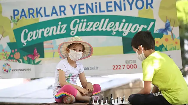 GERİ DÖNÜŞÜMDEN ÜRETİLEN SATRANÇ BANKLAR