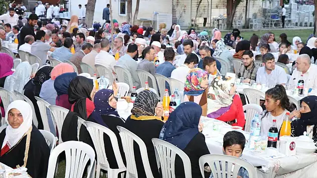 GÖÇMENLER BÜYÜKŞEHİR'İN İFTARINDA BULUŞTU