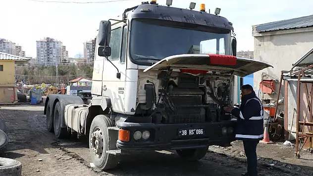 GÖKSUN DA DEPREM YARALARI SARILIYOR
