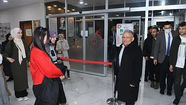 'GÖNÜL SOHBET İSTER, ÇAY BAHANE'