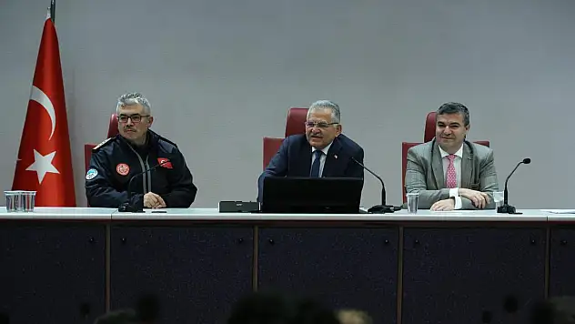 GÖREVE YENİ BAŞLAYAN İTFAİYECİLERLE BİR ARAYA GELDİ