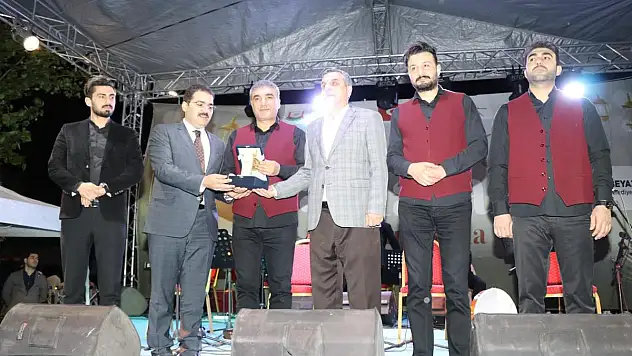 GRUP DERGAH KONSERİNE YOĞUN İLGİ
