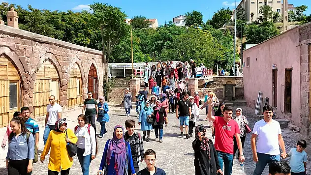 GURBETÇİLER İNCESU'DA TARİHE YOLCULUK YAPTI