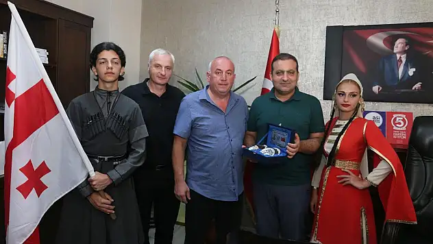 GÜRCİSTAN HALK OYUNLARI EKİBİNDEN TAZEASLAN'A ZİYARET