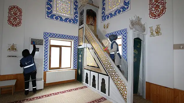 HACILAR BELEDİYESİ'NDEN CAMİ TEMİZLİĞİ