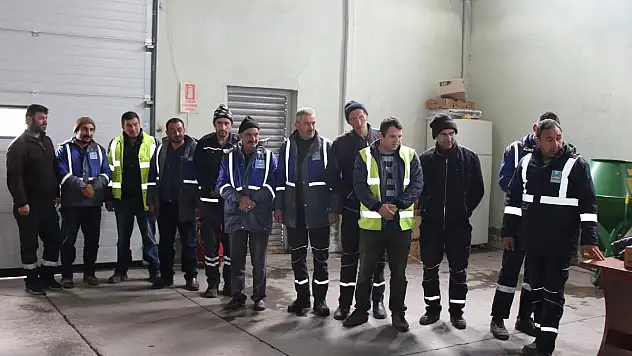 HACILAR BELEDİYESİ PERSONELİNE KIŞLIK KIYAFET DAĞITTI