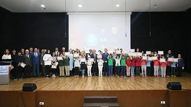 HACILAR'DA BİLİM GÜNLERİ ÖDÜL TÖRENİ DÜZENLENDİ