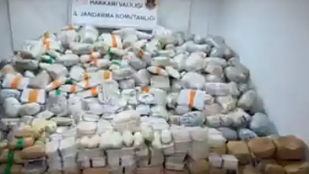 Hakkari'de Uyuşturucuya darbe: 860 kg madde ele geçirildi