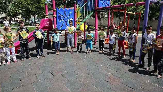 Haliliye Belediyesi boyama kitabı dağıttı