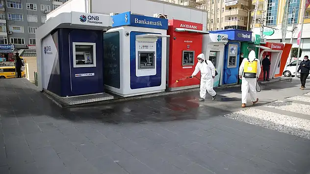 HALİLİYE'DE ATM'LER DEZENFEKTE EDİLİYOR