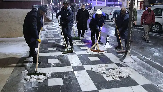 HALİLİYE'DE EKİPLER KAR İLE MÜCADELE İÇİN SAHADA OLACAK