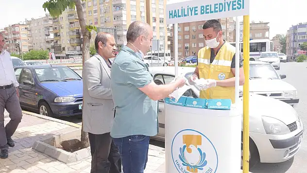 HALİLİYE'DE MASKE DAĞITIMI SÜRÜYOR