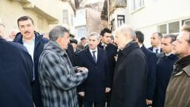 'HALKIMIZI SIKINTILARDAN KURTARMAK ADINA ÇALIŞIYORUZ'