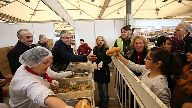 Hamsi Şöleni'nde 5 ton hamsi dağıtıldı