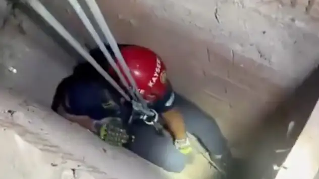 Havalandırma Boşluğuna Düşen Kedi İtfaiye Tarafından Kurtarıldı