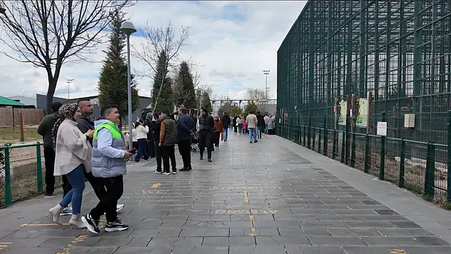 Hayvanat Bahçesi Bayramda Doldu